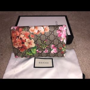 💯Gucci Blooms Wallet on a Chain Crossbody NEW